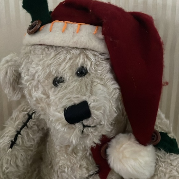 Christmas Bear - stitching - Picture 3 of 6